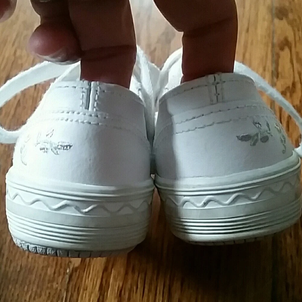 Cherokee Toddler Size 5.5 White Leather Lace-Up Sneakers